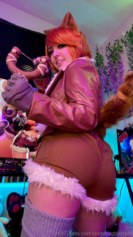 I’m just here for the nuts 🥜 Squirrel Girl cosplay!! 🐿️🩷 3