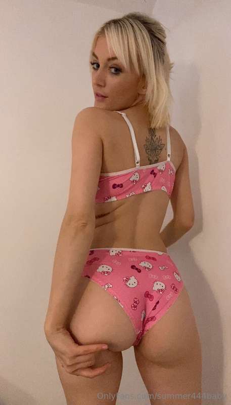 Hello kitty🐱 I came hard and a lot 🥵 bundle includes a 12 mi..