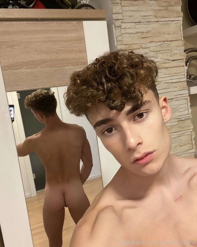 Mirror selfie🍑😏