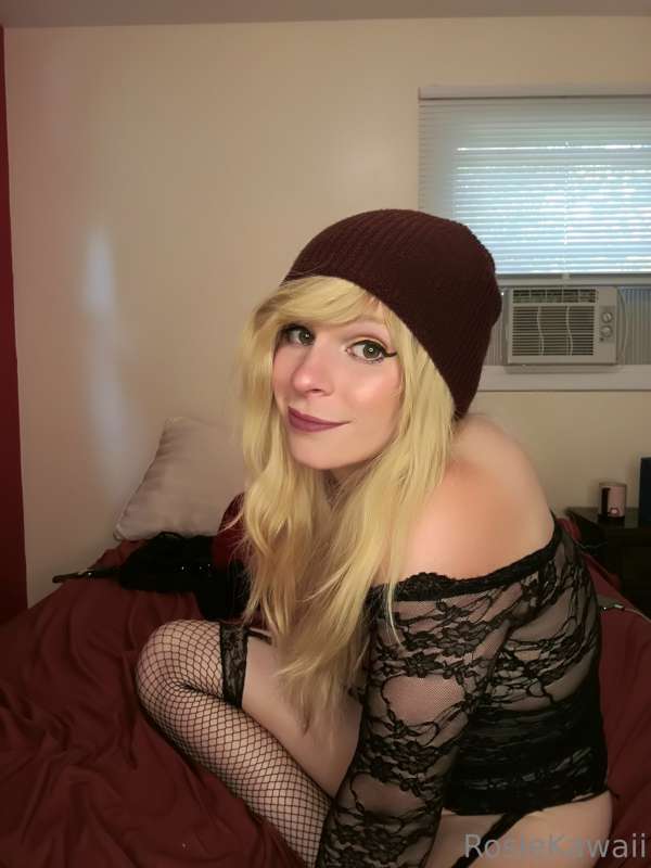 Lacey set x 6/10 x 40 pics each post x 28