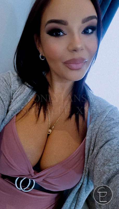 DICK RATING

Do you want to spice up your evening?! 😈
Can I ..