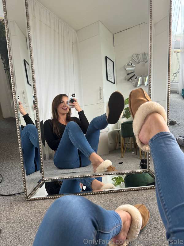 Comfy slippers and super soft feet 🩵