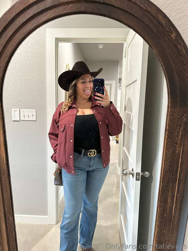 On off! Just got home from a Colter Wall concert 😍