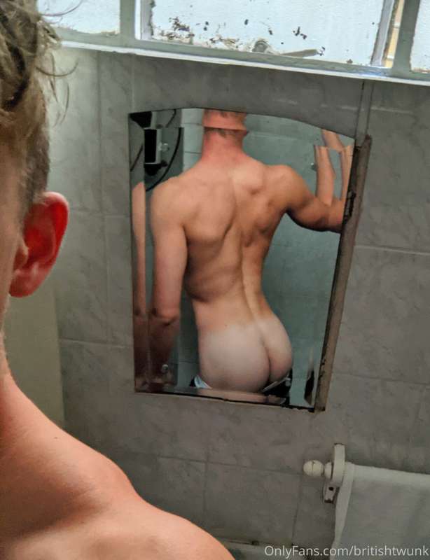 Good morning from Mexico, time to find a Latino daddy to bre..