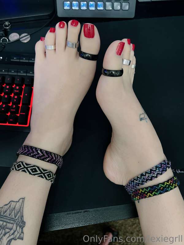 I repainted my toes today! This is the second time I’ve ever.. 3