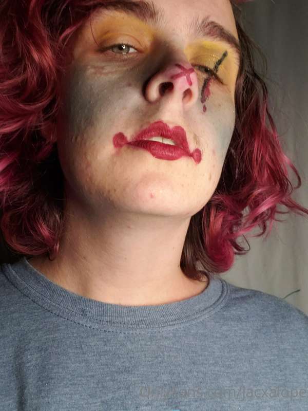 Thinking about making some #clown content Are hashtags even .. 3