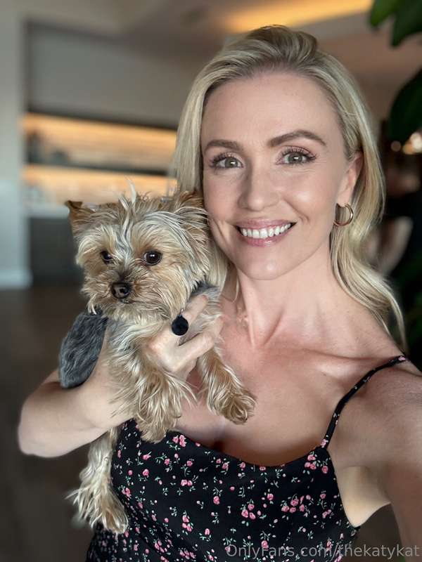 Minnie says hi.  Not my dog, but she IS famous.  If you know..