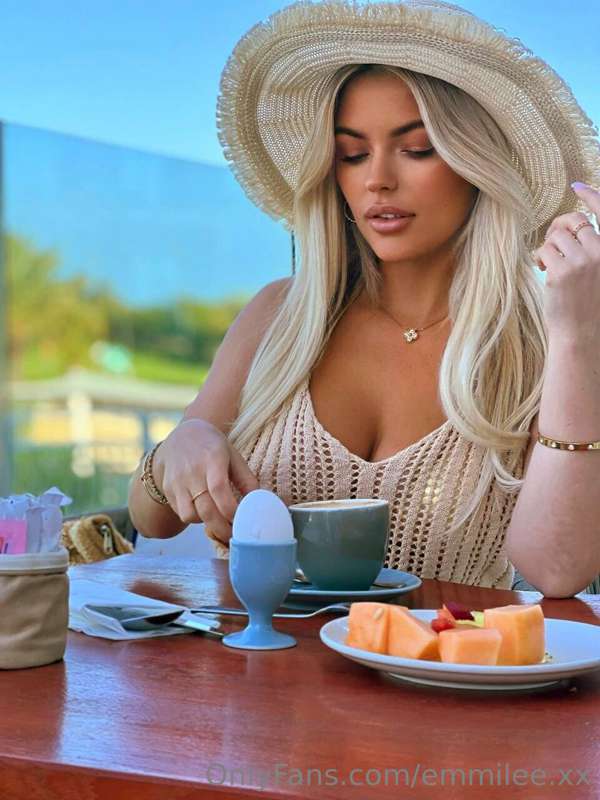 Share this proper breakfast with me ☕️🥐🍑
Good Morning ☀️
May..