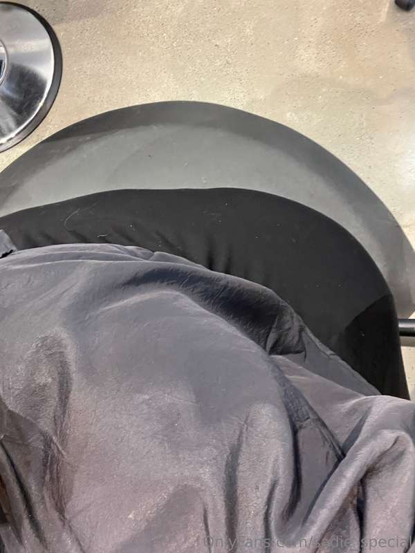 At the salon and still have the biggest booty here…surprise ..