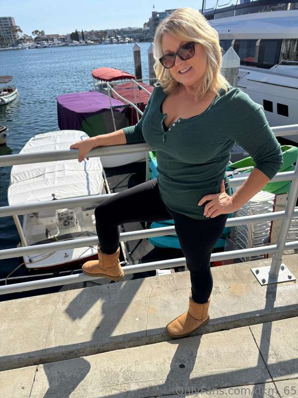 Down at the harbor with @dkm_65pix and the cousins. 