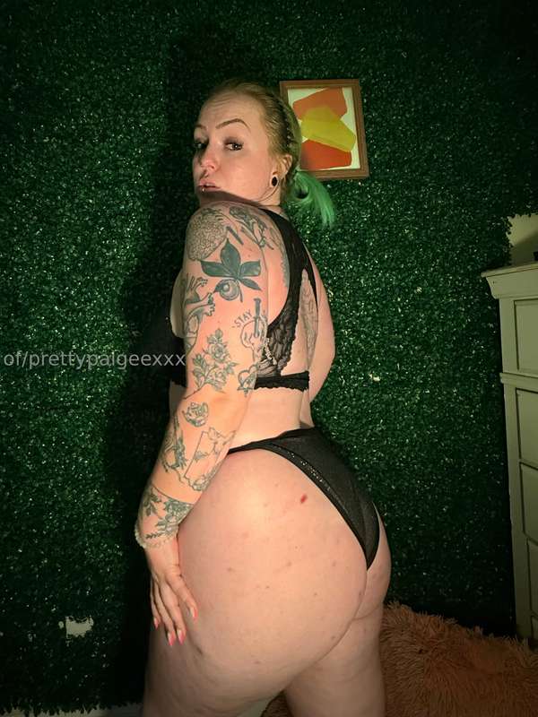 happy hump dayyyy 🍑🍑  3