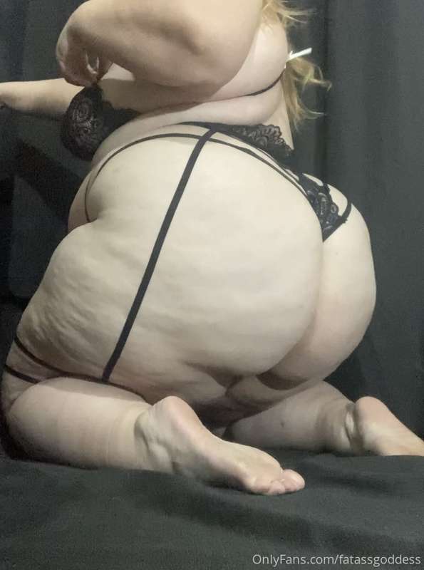 I love this little set , wish someone would fuck the shit ou.. 1