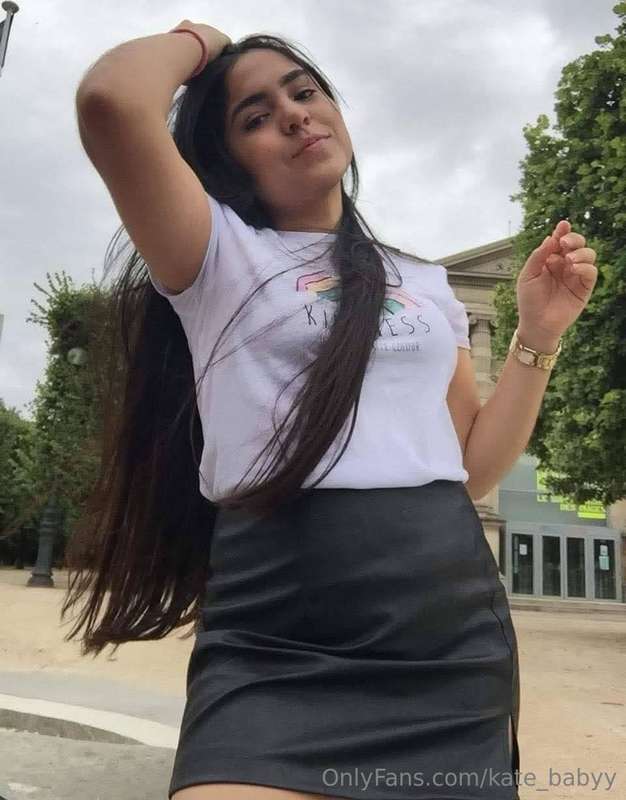 @kendalsmith who lives between Spain and Miami, with curves ..