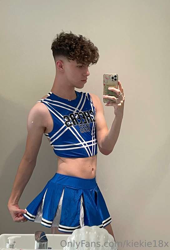 Cheerleader twink 😊🎉 1