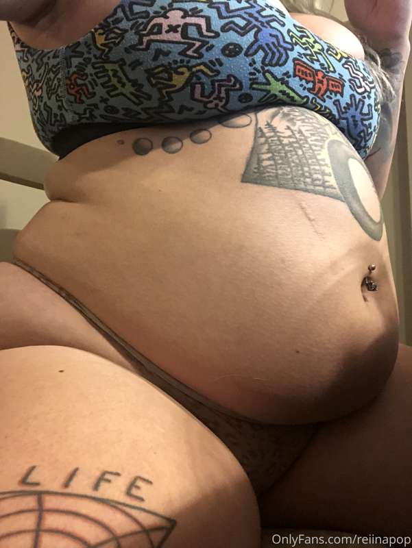 Maybe my biggest belly ever!! chugged white claws, had 2 don.. 7