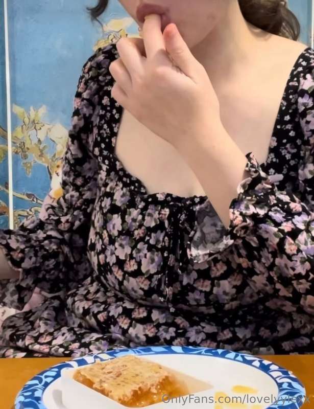 Sucking on honey 🍯 