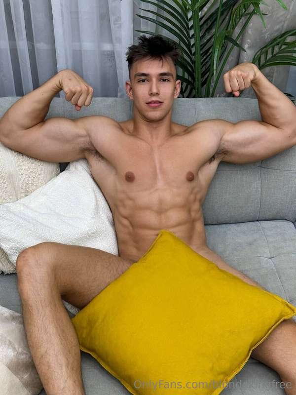 Aesthetic y0ung lad @craig4kane, has a lot to offer😍 From lo.. 1