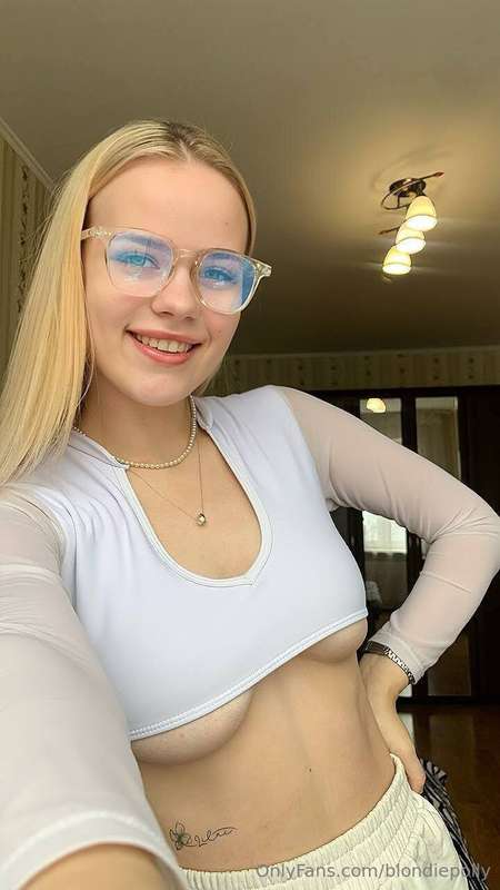 Maybe you don’t know, but I wear glasses when I’m at home 🙈 .. 2