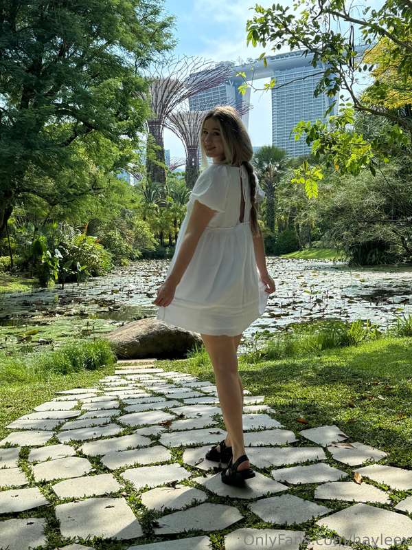 Do you guys like to see some of my travel pictures too? 😘 5