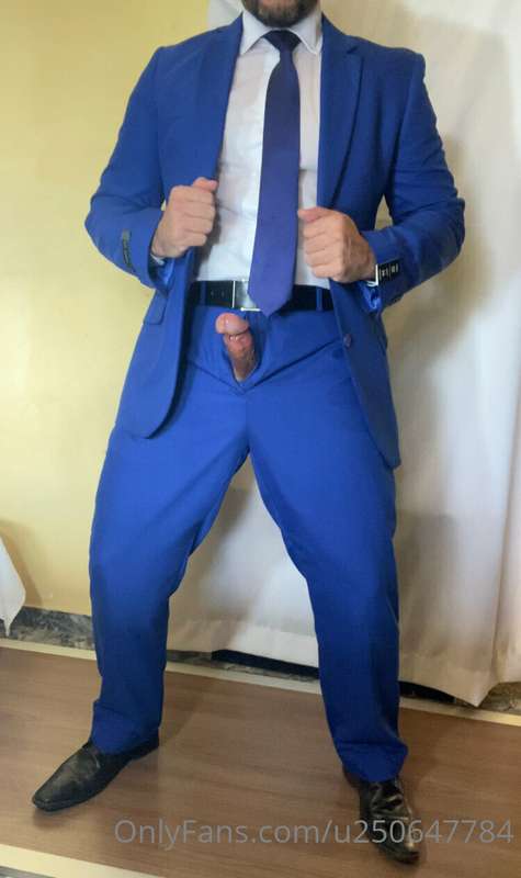 Gemi gostoso. Meu pau tava pulsando nesse terno 9