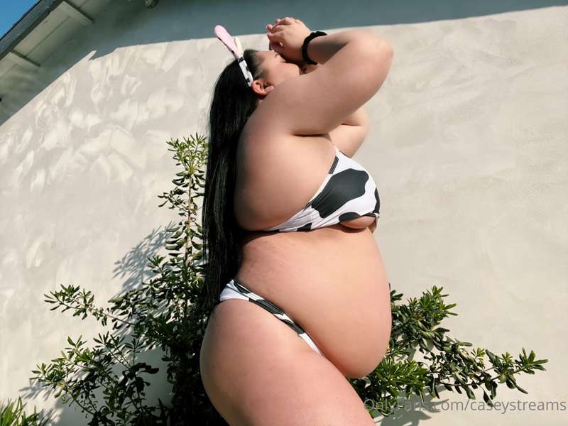 Daddy’s cum cow waiting for her next meal 🐄