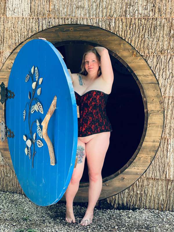 More cute vacation pictures 😊 hope no one saw us! 3
