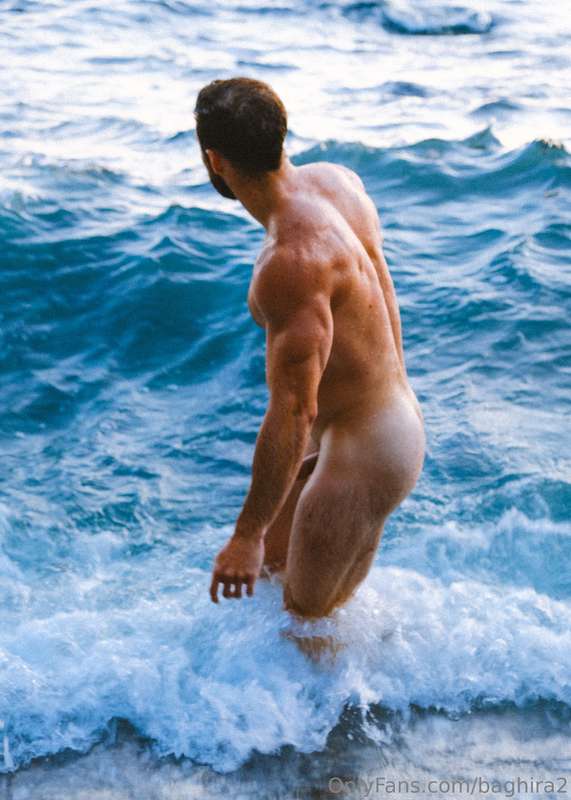 Did a super cool shooting while on vacation🌊. Might be more .. 3