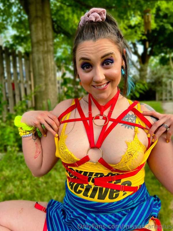 (27-39) The rest of all the Yellow pics! Because we know you.. 13
