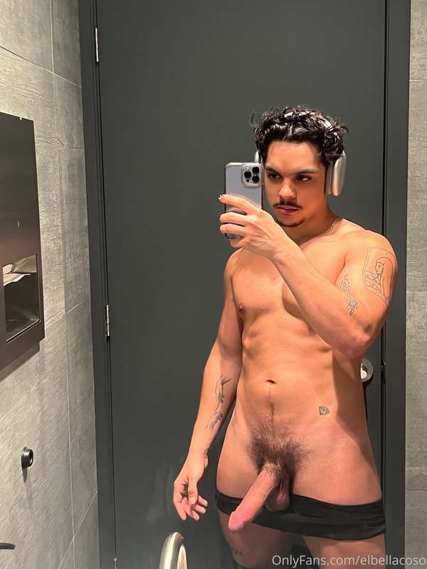 swipe for cock ➡️➡️➡️ 1