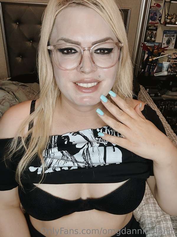 I need some attention 🤓💙💙