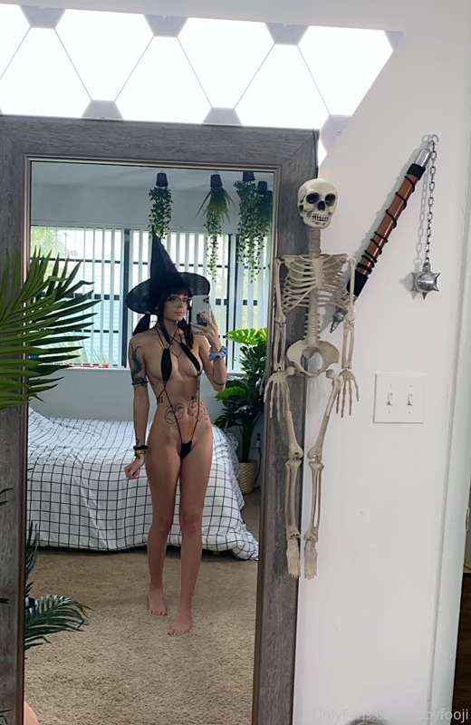 Witch set 🌜🖤🎃🧹 part. 1 (~full nudity~)