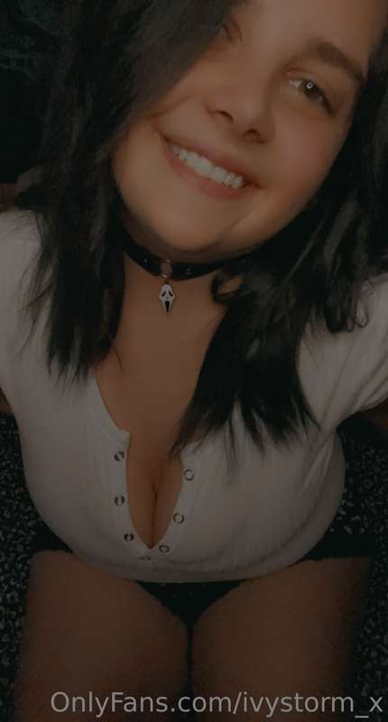 Good night daddy. Here’s 3 cute pics of me 🥵😘🤫