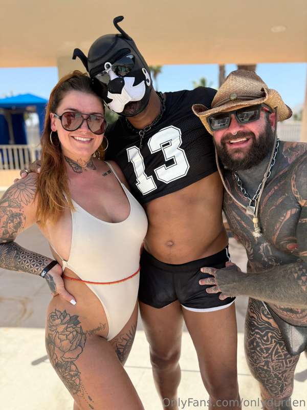 Having a blast in Palm Springs today 🌴 @doggoraeko @joey_tim.. 4
