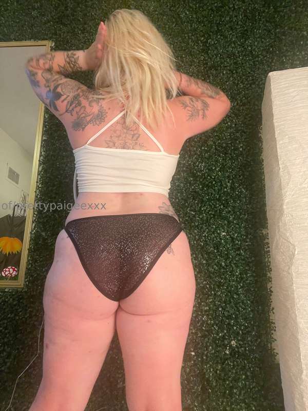 Like the see-through panties? 😋 1