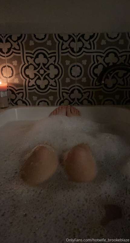 Yes it’s dark in here…. But so relaxing! I never wanna leave..