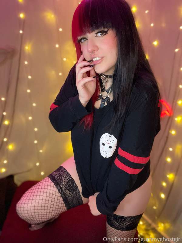 Horror movies and chill? 💀❤️ I’ll let you bend me over while.. 7
