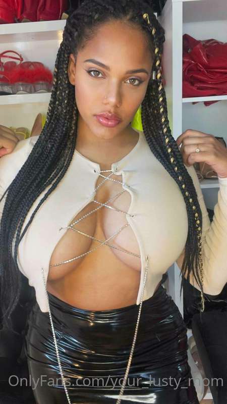 ⚠️ 𝗙𝗥𝗘𝗘⚠️  @latex_ebony 😈 HOT 𝗟𝗔𝗧𝗘𝗫 CONTENT👅😏
Plus other HOT..