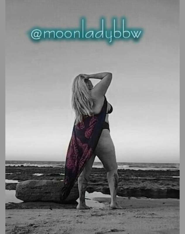 @moonladybbw  51-yr-old demisexual, polyamorous, big beautif..