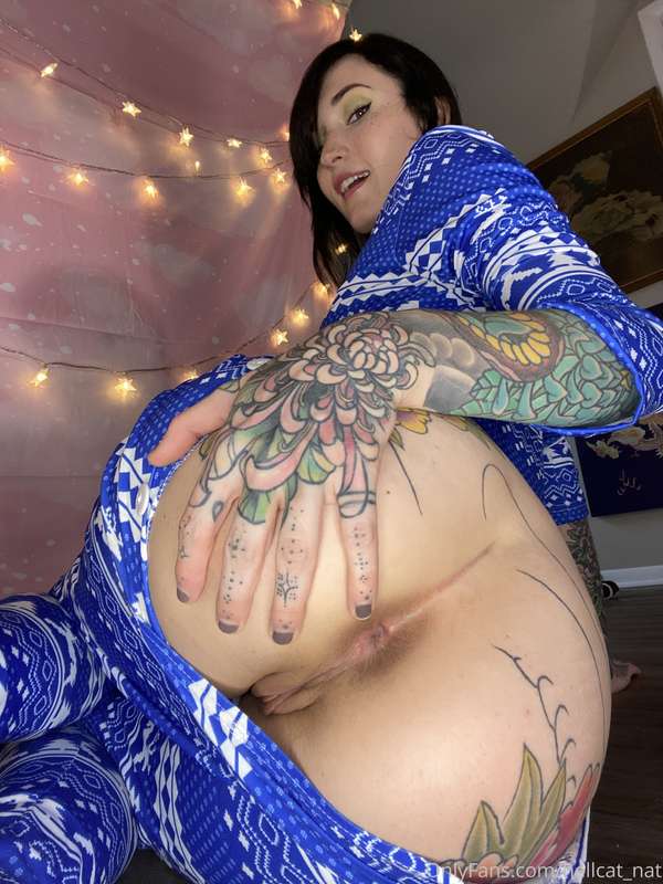 ❄️ Only One Hour Until XXXMas, I can hardly wait! Which # ph.. 5