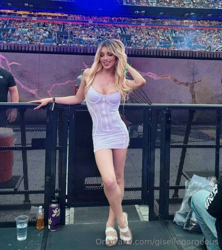 A girls gotta go out and look cute sometimes 😋