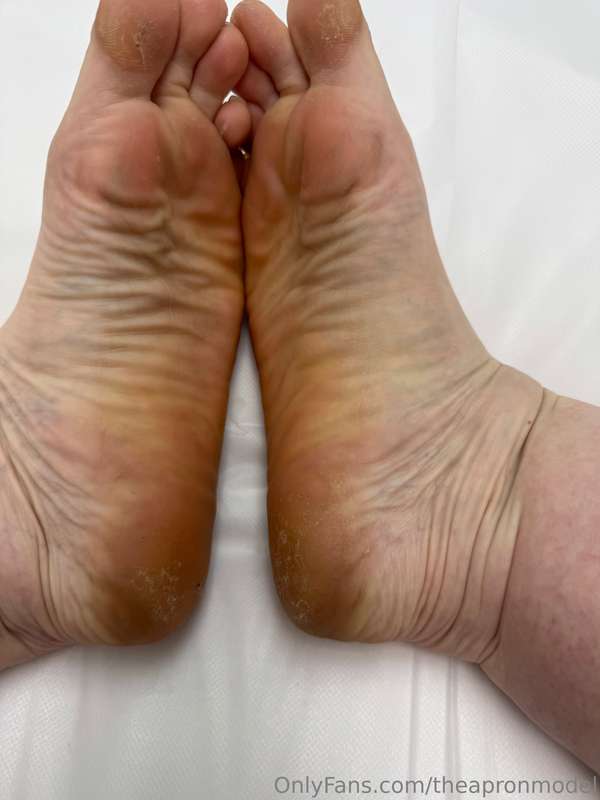 This foot’s for you. 🥰. Feel free to tip for me sharing pret.. 10