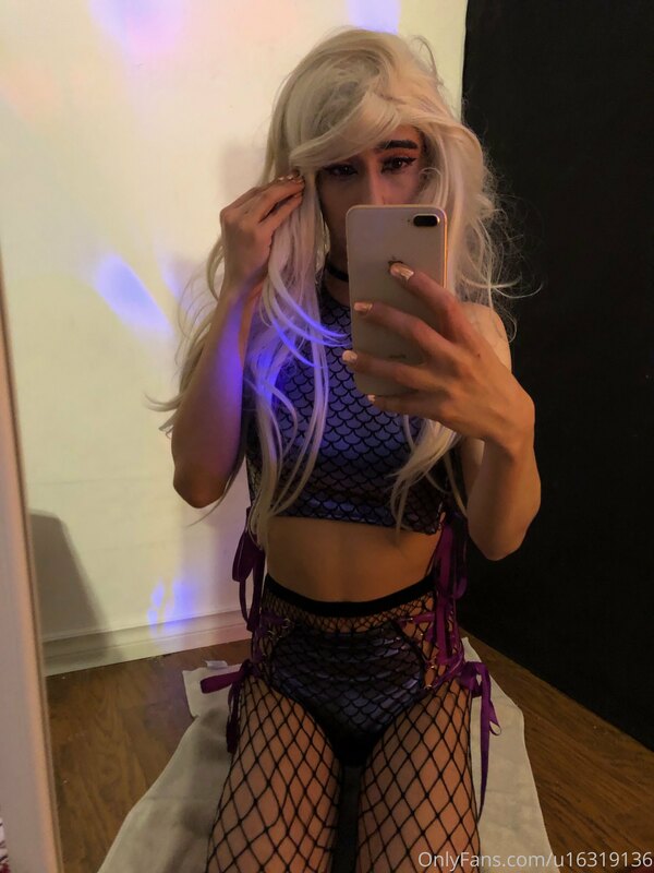I loooove being a blondie. 1