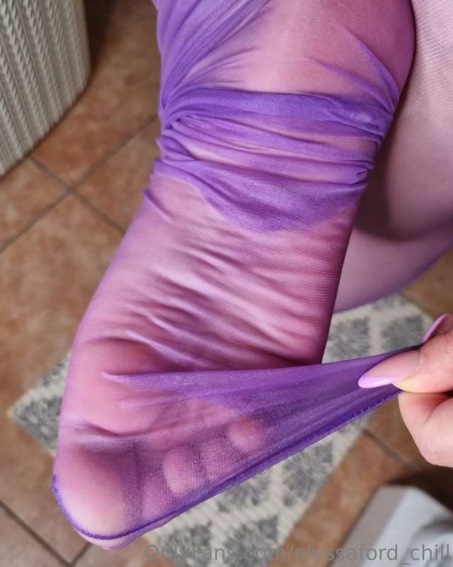 something different 😊 wet nylons I love how the colors go to.. 4