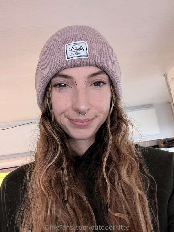 Treated myself to makeup after years of not having it:))I fe.. 15