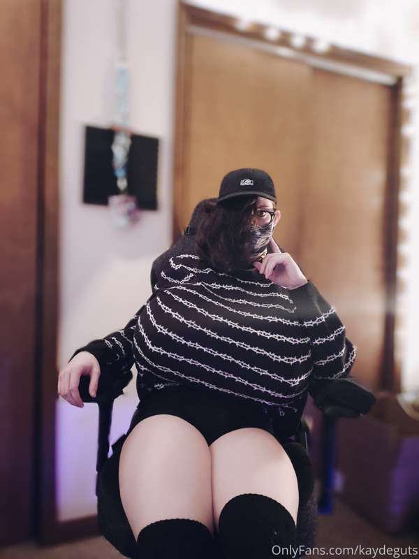 Do these thighs make my tits look big?
Do these tits make my.. 2