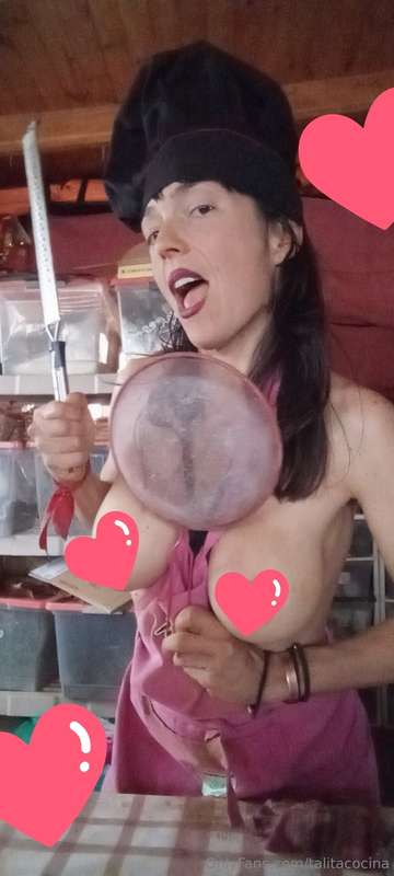 Hoy en mi cocina erótica... Budín de chocolate👩‍🍳❤️💋😋🔥 Bati ..