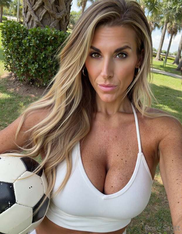 Soccer mom waiting in DMs 