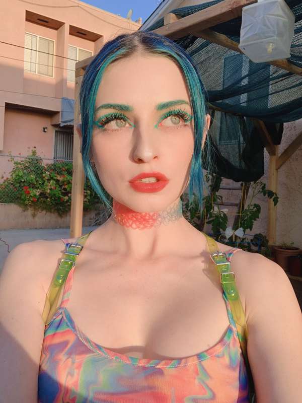 Happy caturday meow 💙 Enjoy these selfies I took yesterday ~.. 1