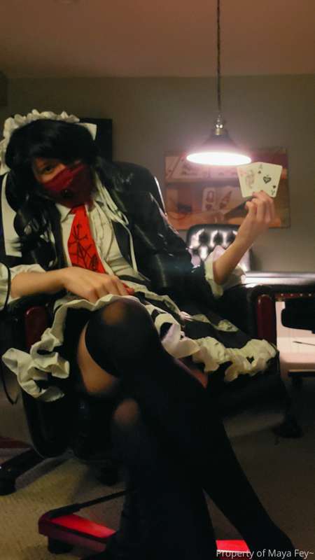 Let's take a gamble~♥️♠️

Heads, you edge to these photos,
T..