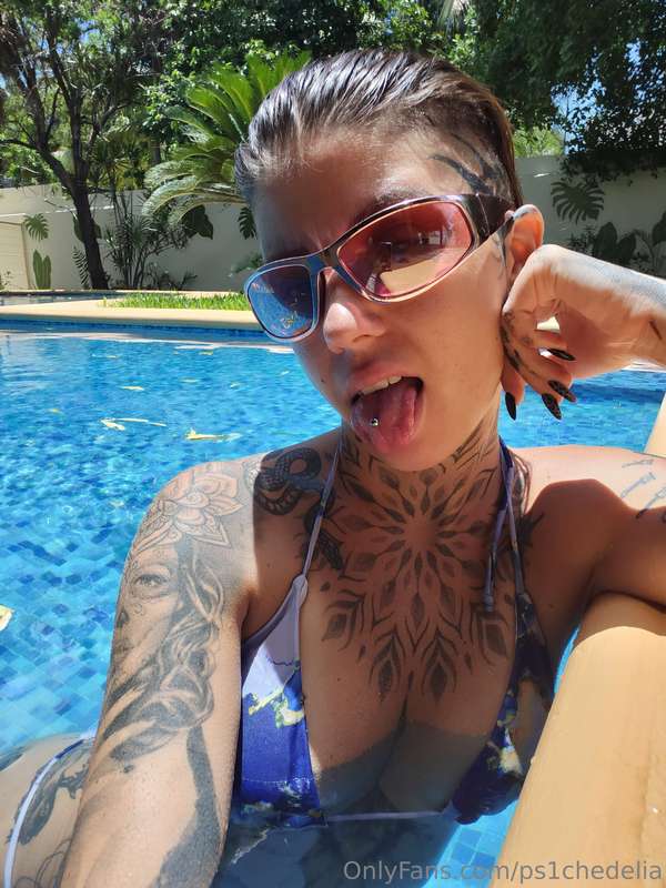 Quisieras ver que hay en la parte no bronceada? 🔆🔆🔆😘